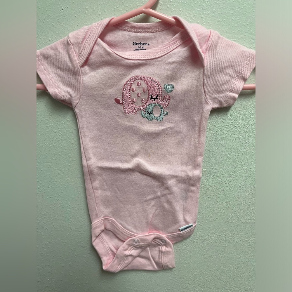 Gerber Elephant 3 piece onesie set - Picture 4 of 10